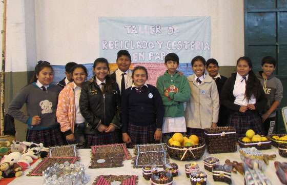Alumnos de Ballivián expusieron productos fabricados con material reciclado