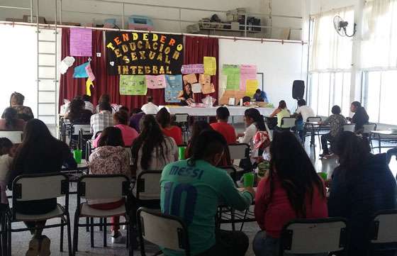Familias de barrio Santa Lucía participaron en una charla sobre Grooming