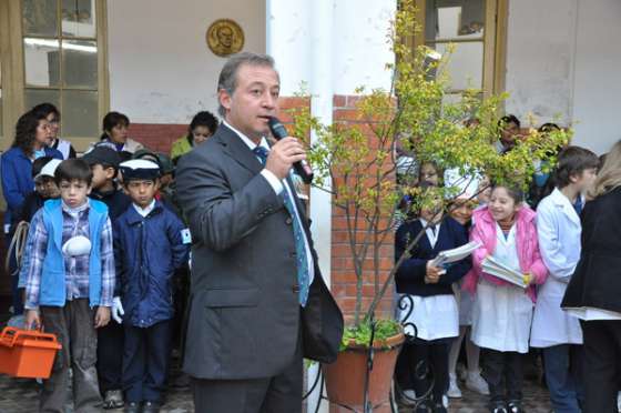 En la escuela Urquiza el ministro Fortuny participó en acto por el Día del Trabajador
