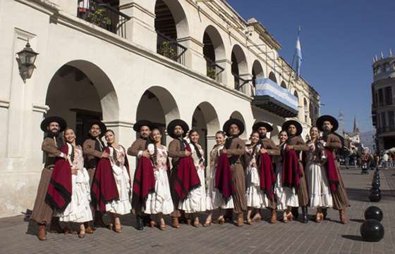 El Ballet Folklórico y la Orquesta Sinfónica presentan un homenaje a Gustavo Leguizamón
