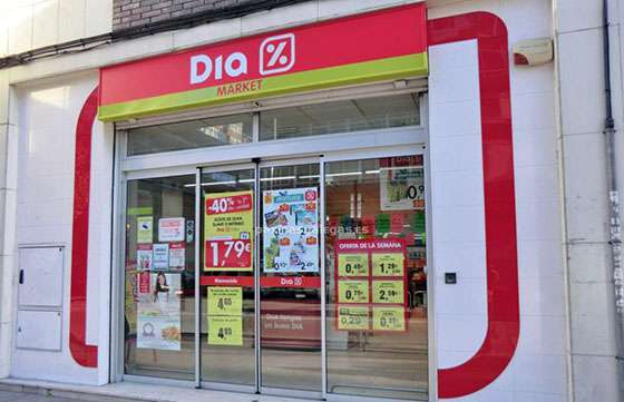Defensa del Consumidor multó a supermercado Día por vender productos vencidos