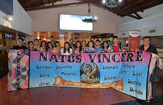 Alumnos de 5to año de Angastaco iniciaron su viaje de estudios a Bariloche