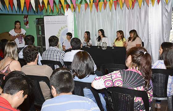 Con una charla debate conmemoraron el Día de los derechos políticos de las mujeres