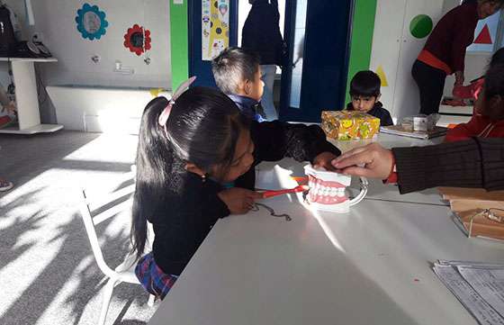 Niños y padres del Centro de Primera Infancia de El Carril participaron de un taller de salud bucal