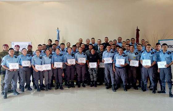 Agentes penitenciarios y policías fueron capacitados en crisis con rehenes, suicidios y negociación