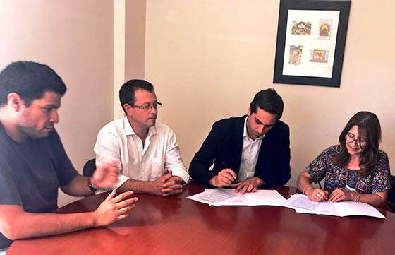 Propician el fortalecimiento del sector educativo y productivo mediante el diseño de imagen comercial
