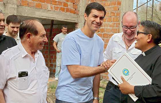 La Provincia contribuye a la finalización de la obra de la parroquia de General Mosconi