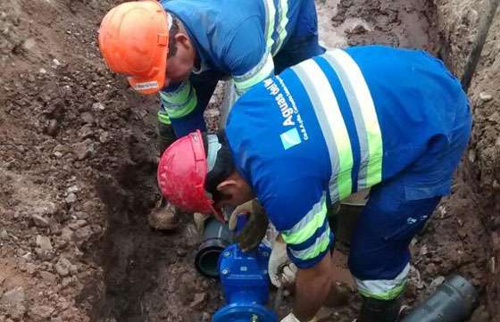 Trabajos de renovación de redes de agua y cloaca en Pichanal