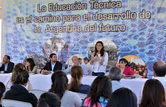 Alumnos de agrotécnicas participan en una jornada de vinculación con el sector agroindustrial