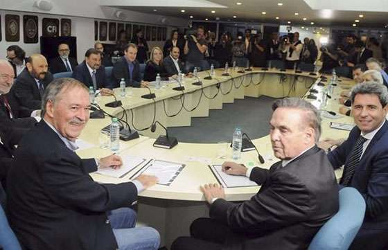 Miguel Isa participó en el encuentro de gobernadores en Buenos Aires