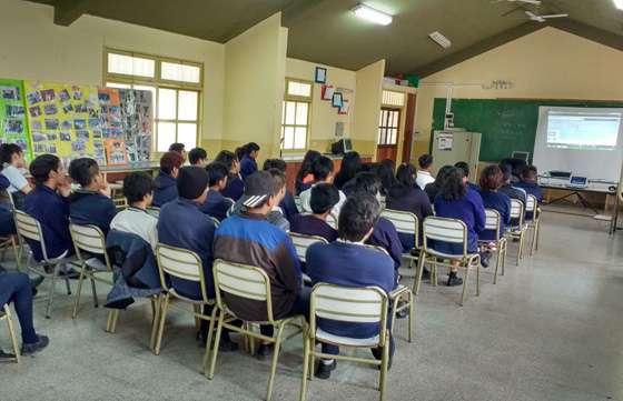 Adoles​centes de zona sur fueron concientizados en prevención de Grooming