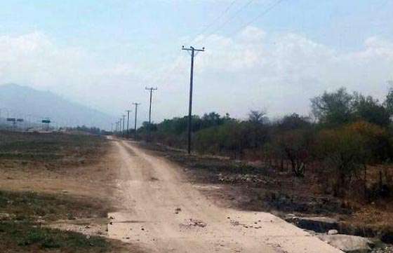 Construyen línea de media tensión sobre la autopista Circunvalación Oeste