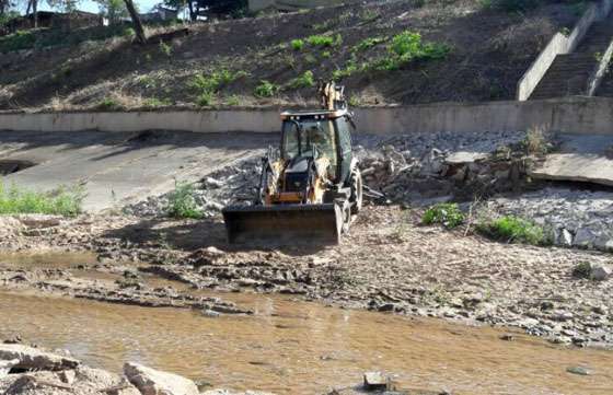 Obras para optimizar canales de desagües pluviales en Tartagal