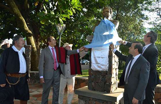 El Gobierno de Salta donó un busto de Güemes a la ciudad de Apóstoles