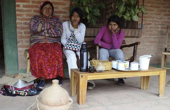 Tres maestras artesanas del NOA premiadas en concurso regional