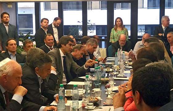 Autoridades de las provincias se reúnen para analizar el pacto fiscal del Gobierno