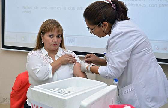Destacan la labor de los enfermeros en el sistema de salud pública y privada