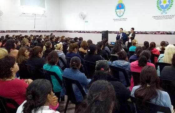 Beneficiarias del programa Ellas Hacen son capacitadas en derechos sexuales y reproductivos