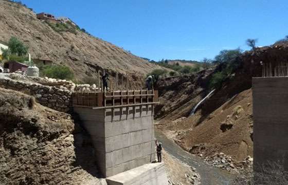 Construyen puentes en Santa Victoria Oeste y Nazareno