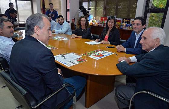 Canasta navideña: está en góndolas de 10 supermercados e incluye productos para celíacos