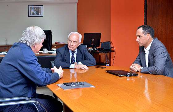 El ministro López Arias se reunió con empresarios chilenos