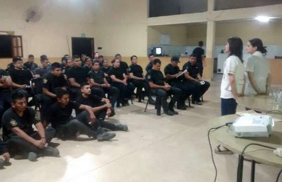 El área de Psicología del 9-1-1 capacitó a personal policial de Orán