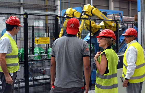 La ministra Paula Bibini visitó la planta embotelladora y distribuidora de Coca Cola