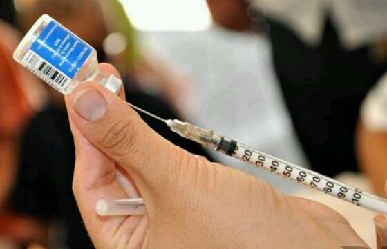 Se vacuna contra la fiebre amarilla a viajeros