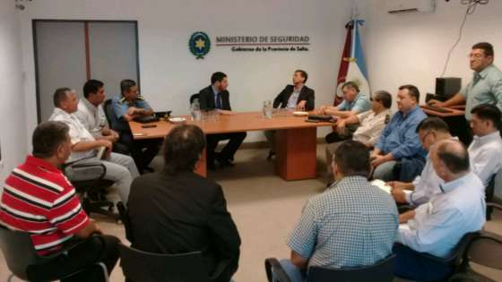 Articulan acciones operativas para combatir el comercio ilegal