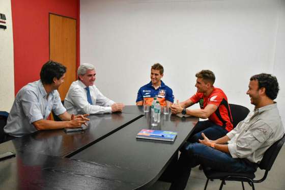 El ministro Lavallen se reunió con los hermanos Benavides quienes participarán en el Dakar