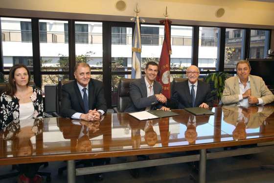 El Gobernador firmó un convenio para la gestión de políticas públicas y capacitación a emprendedores