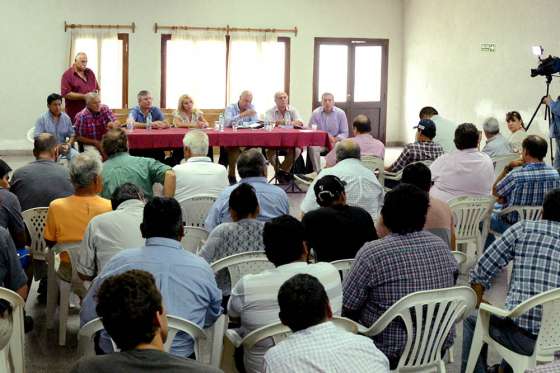 La ministra Bibini se reunió con productores tabacaleros en Rosario de Lerma