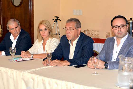 Salta y Jujuy diagraman una agenda de trabajo interprovincial para combatir la plaga de langosta