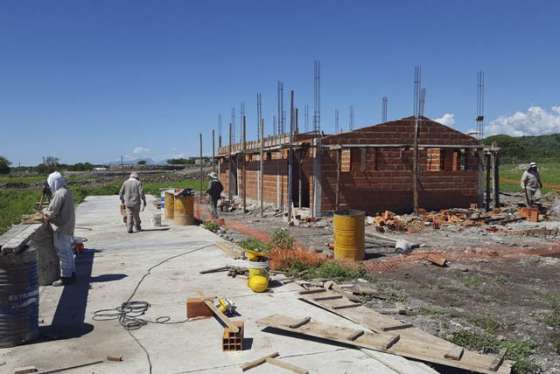 Construyen nuevos espacios de esparcimiento en el Parque del Bicentenario