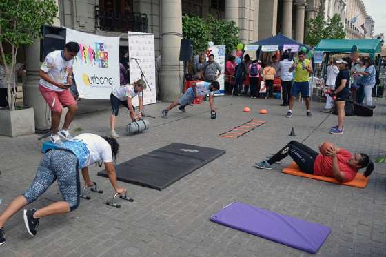 Muestra de deporte urbano en la explanada del Centro Cultural América