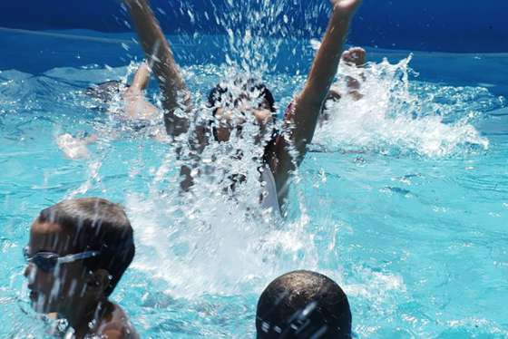 Realizan actividades inclusivas en el balneario municipal de Villa Las Rosas