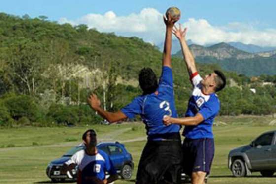 Hoy presentarán los torneos de verano de beach handball y voley