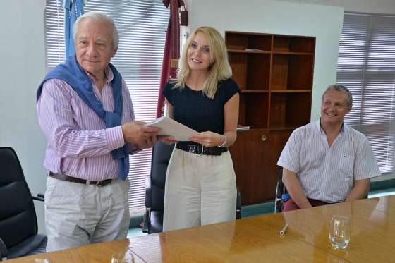 Se firmó el contrato de concesión de agua Palau