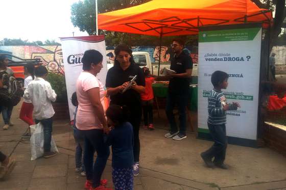Vecinos de General Güemes son instruidos sobre el uso del sitio denunciasweb