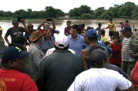 El Gobernador recorrió comunidades afectadas por la crecida del Pilcomayo