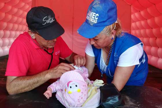 Equipos de Primera Infancia contienen a las familias de las comunidades aisladas por la crecida del Pilcomayo