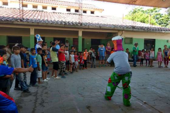 Decenas de voluntarios se suman a las acciones de los Centros de Evacuados por la crecida del Pilcomayo