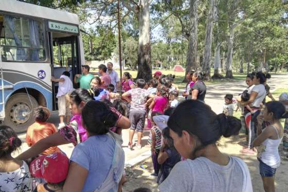 Evacuados y autovecuados disponen de vehículos de Saeta para regresar al pueblo de Santa Victoria Este