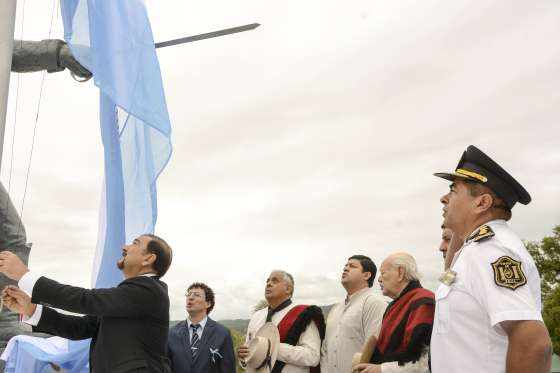 Miguel Isa presidió los actos por el aniversario de la Jura a la Bandera Nacional