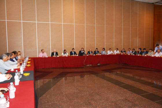Inició la negociación salarial con los gremios provinciales