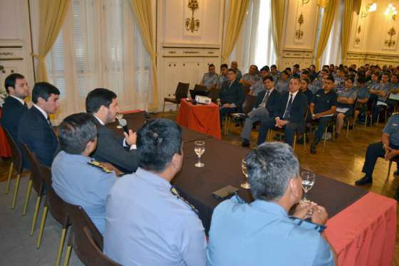 Seguridad fortalece la formación de la policía de proximidad
