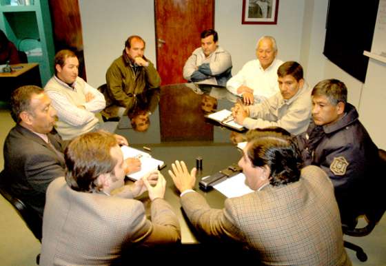 Funcionarios provinciales se reunieron con productores para combatir los robos en las fincas