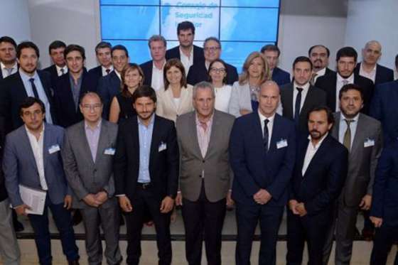 El ministro Oliver participó en el Consejo de Seguridad Interior en Buenos Aires