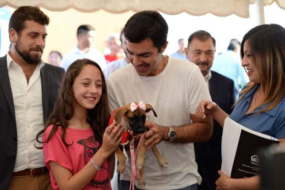 Adjudicatarios del IPV continúan adoptando mascotas de la calle