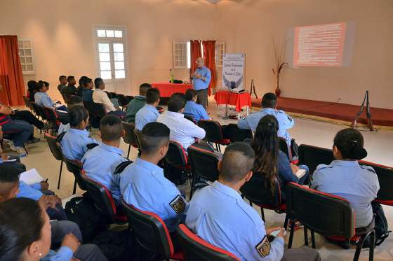 Personal del Servicio Penitenciario se capacita en resolución de incidentes críticos y negociación